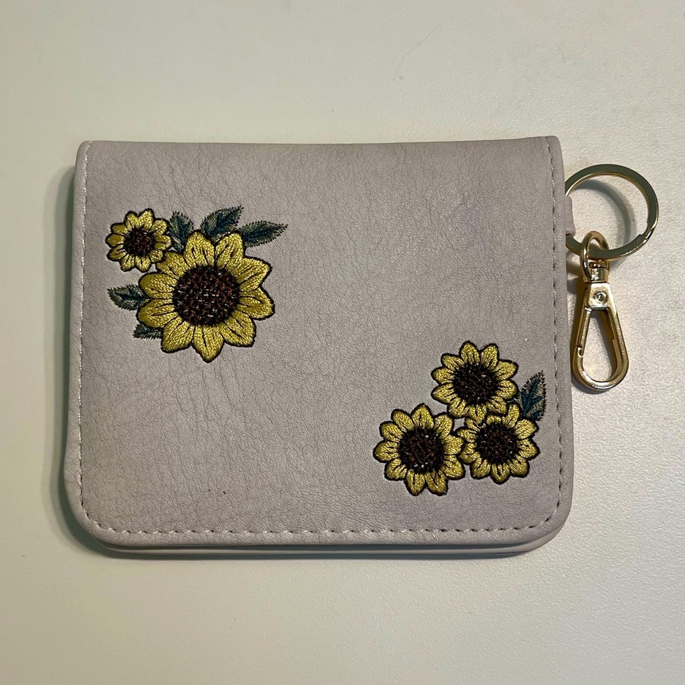VIOLET RAY Keychain Wallet Faux Leather Off White with Embroidered Sunflowers